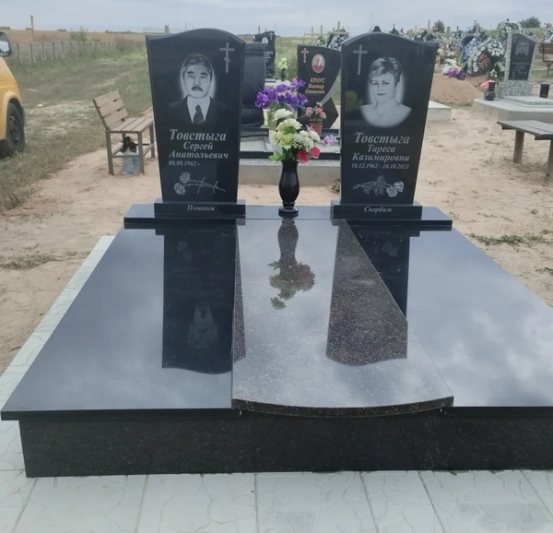 Памятник двойной 137